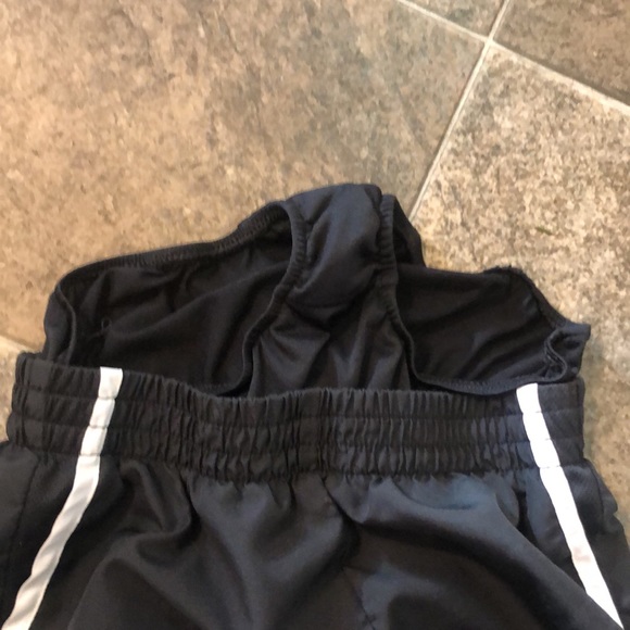 CHAMPION Girls’ Black Running Shorts - Picture 8 of 9